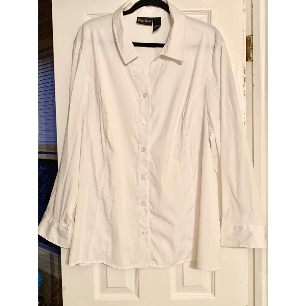 Maggie Barnes by Catherine’s White Button down Top